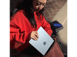 Apple Macbook Air (2025) 13.6 Retina, Chip M4 Apple,  CPU de 10 núcleos, GPU de 10 núcleos, 16 GB RAM, 512GB de SSD, Azul cielo
