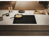 Placa inducción - Haier HAI63DC, 3 Zonas, Zona gigante de 32 cm, 9 Niveles de potencia + Booster, Negro