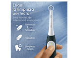 Cepillo eléctrico - Oral-B iO 2, Pack de dos cepillos eléctricos, 2 cabezales, Diseñados por Braun, Negro Noche y Verde Bosque