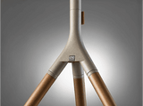 Soporte TV - One For All WM7471, De pie tipo trípode, De 32 a 65, Hasta 30 kgs, Madera y bronce